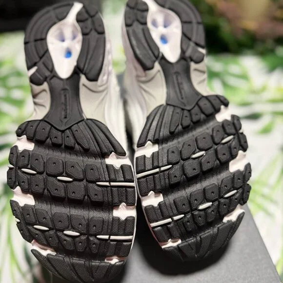 New Balance 530 Women’s 7.5 White Silver Sneakers NIB - Picture 6 of 7